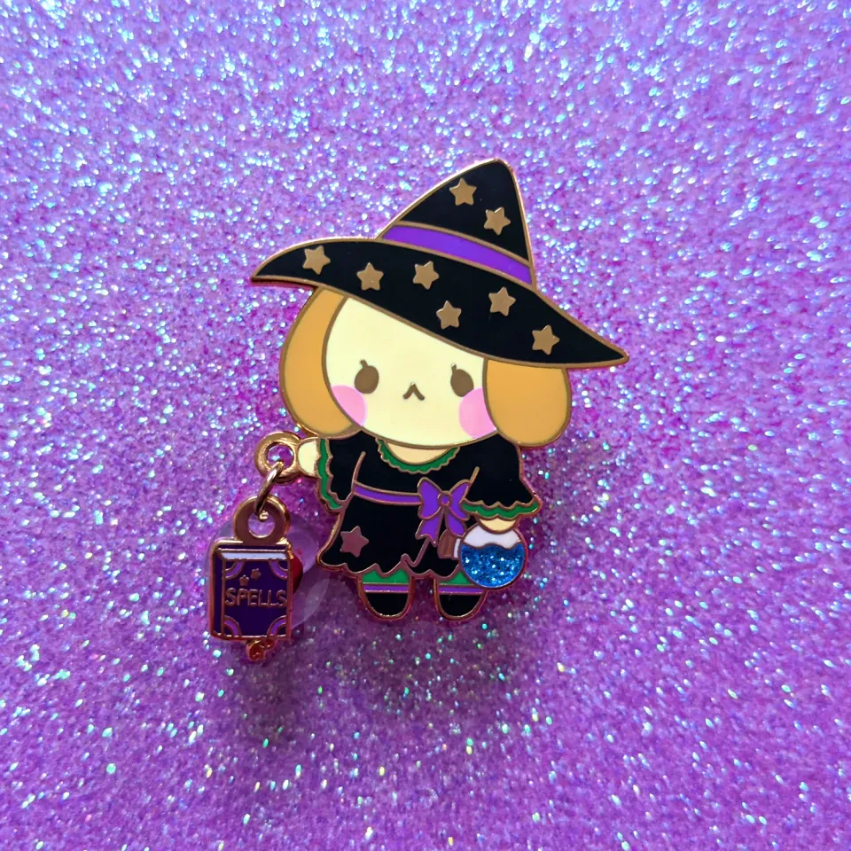 Appleminte Witch Pup pin hård emalje vedhæng guld