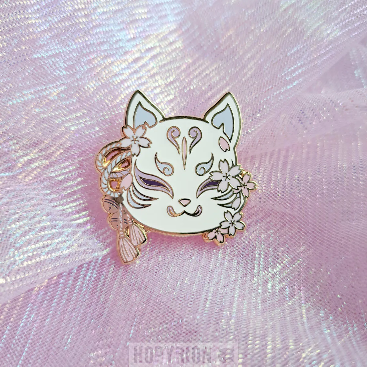 Hopyrion Kitsune emaljepin rød 4 cm