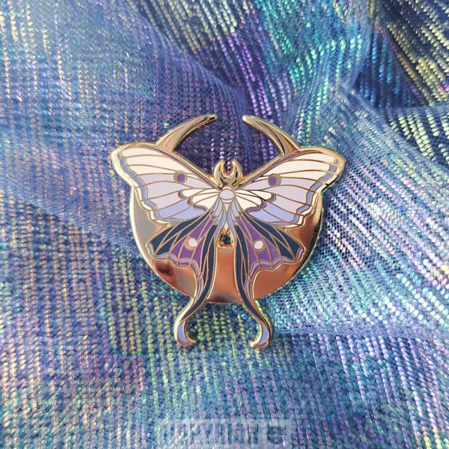 Hopyrion Moon Moth emaljepin 4 cm blå