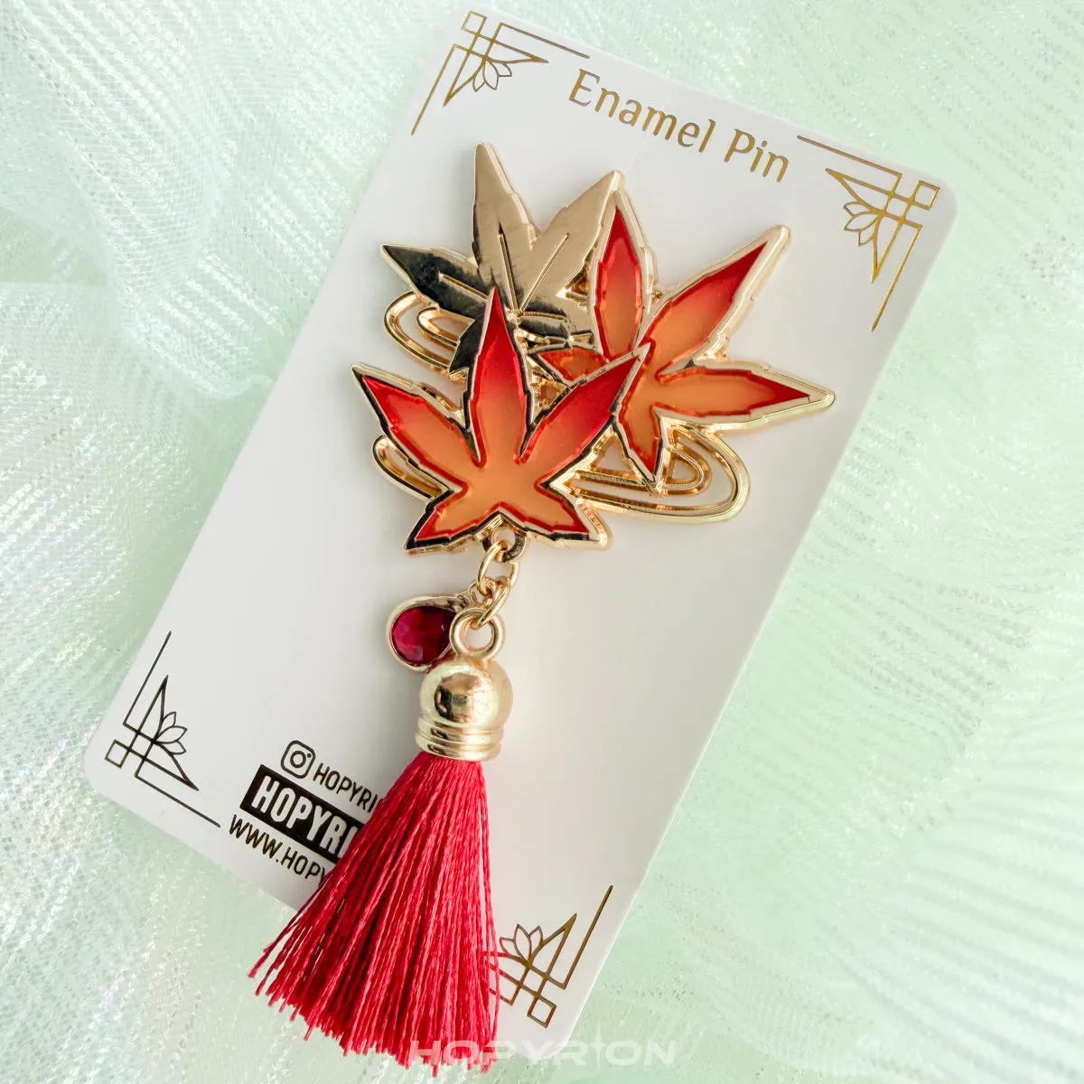 Hopyrion Momiji Breeze emaljepin 5 cm guld