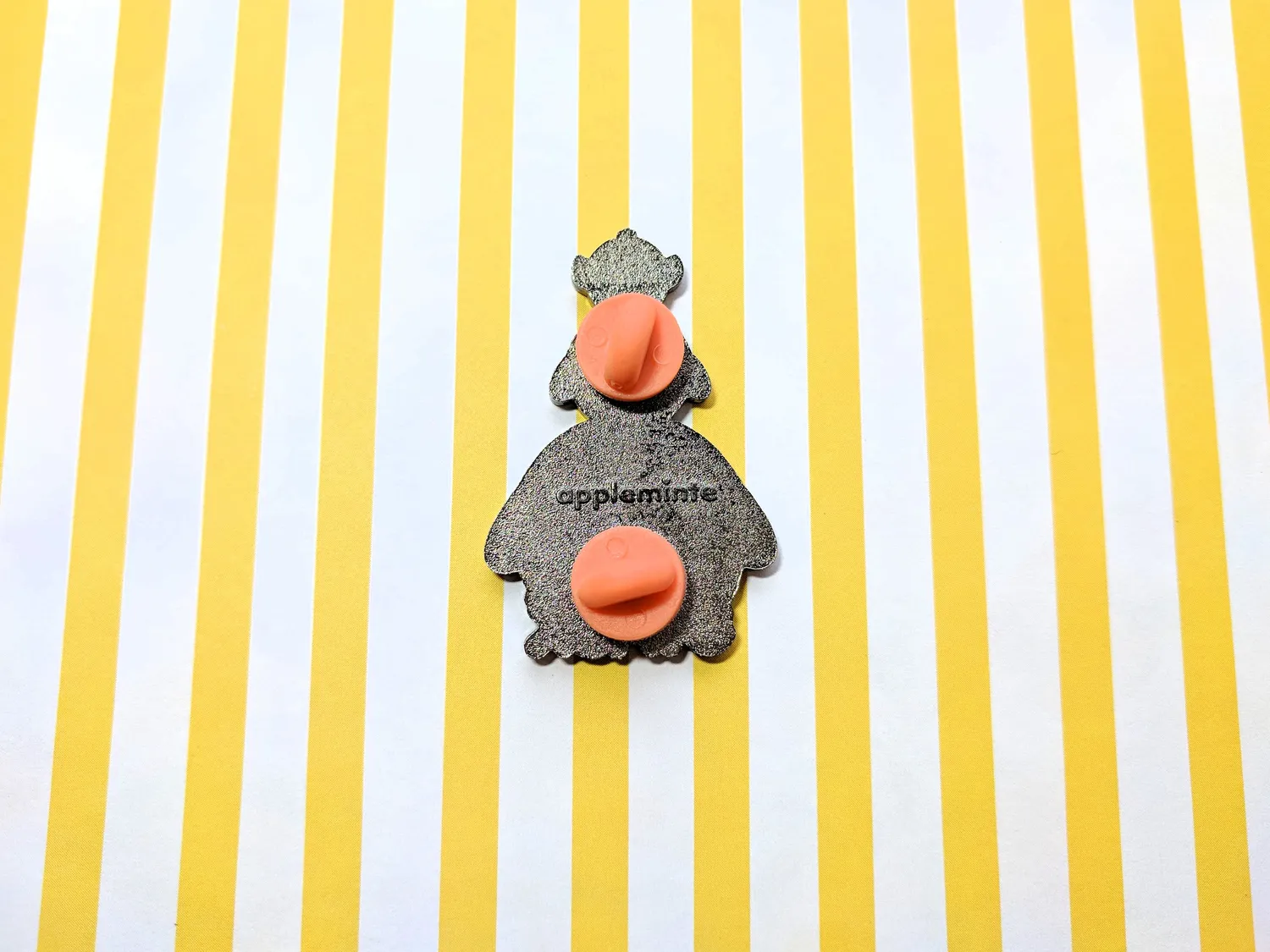 Appleminte Quack Stack emaljepin sort nikkel 44 mm