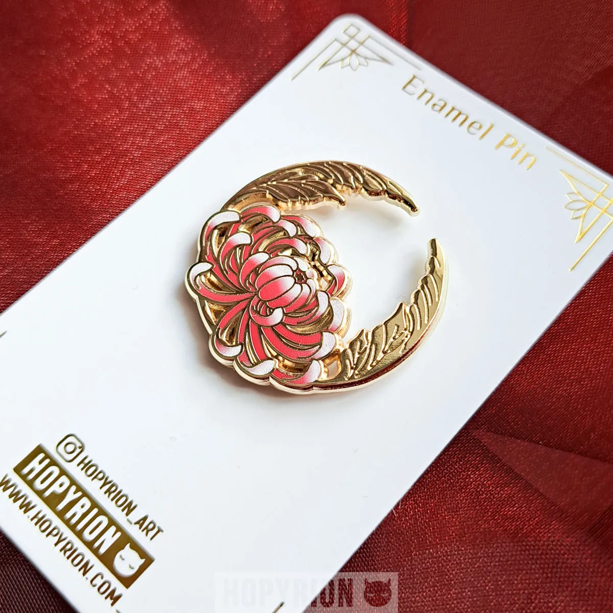 Hopyrion Royal Kiku emaljepin 2 cm guld