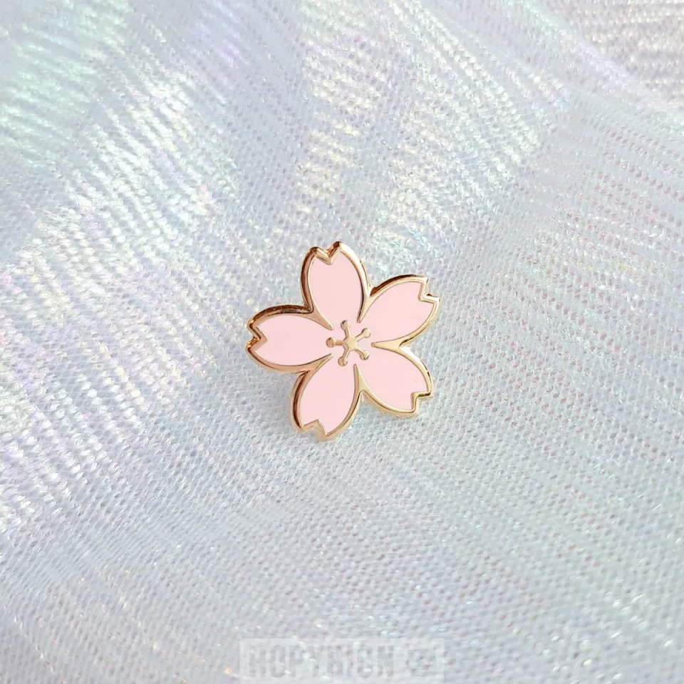 Hopyrion Sakura Small emaljepin 2 cm guld