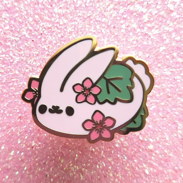 Appleminte Mochi Rabbit emaljepin 25 mm guld