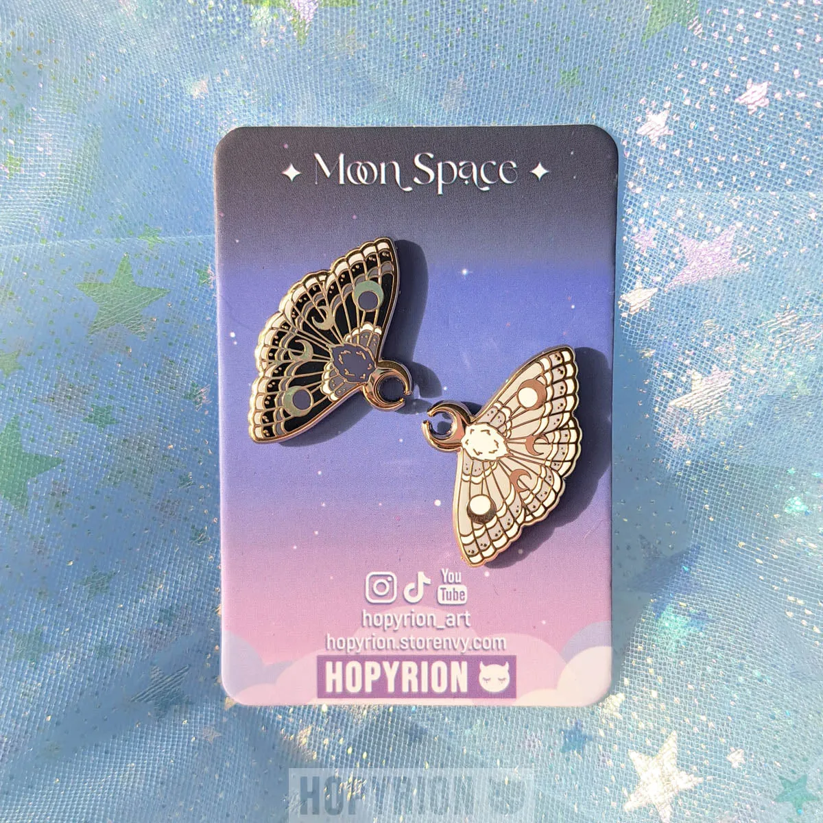 Hopyrion Moth Pair emaljepin 2 cm guld