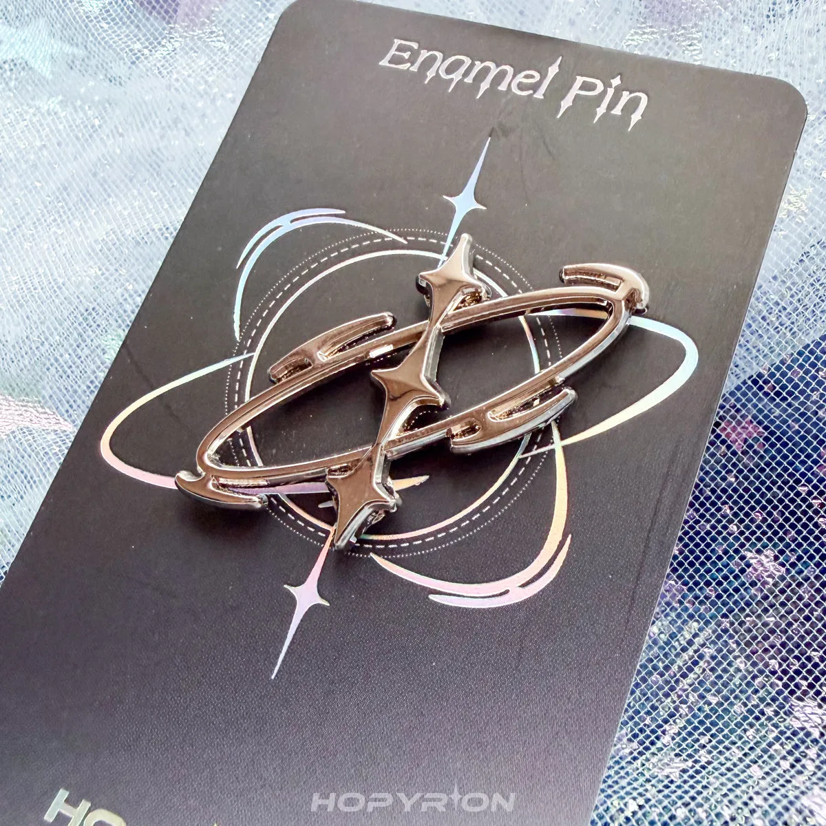 Hopyrion Triplestar emaljepin 3 cm stjerne