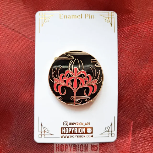 Hopyrion Spider Lily emaljepin 3 cm guld
