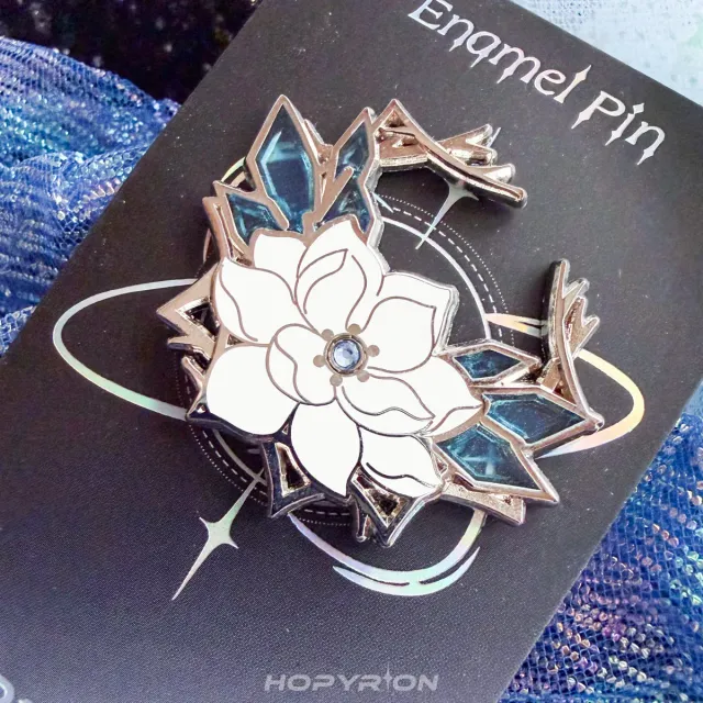 Hopyrion Frozen Jasmine emaljepin 3 cm nikkel