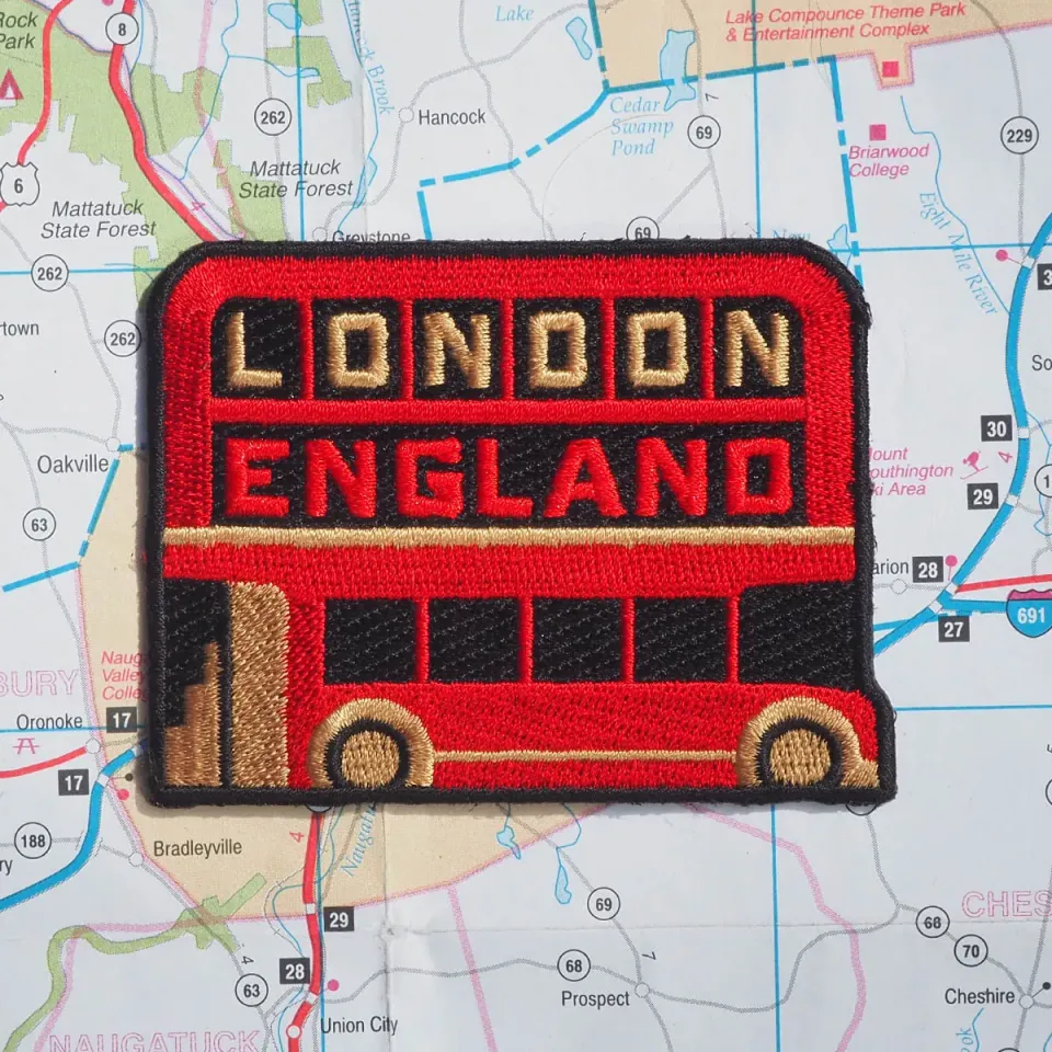 Vagabond Heart London strygemærke 76 mm rød bus
