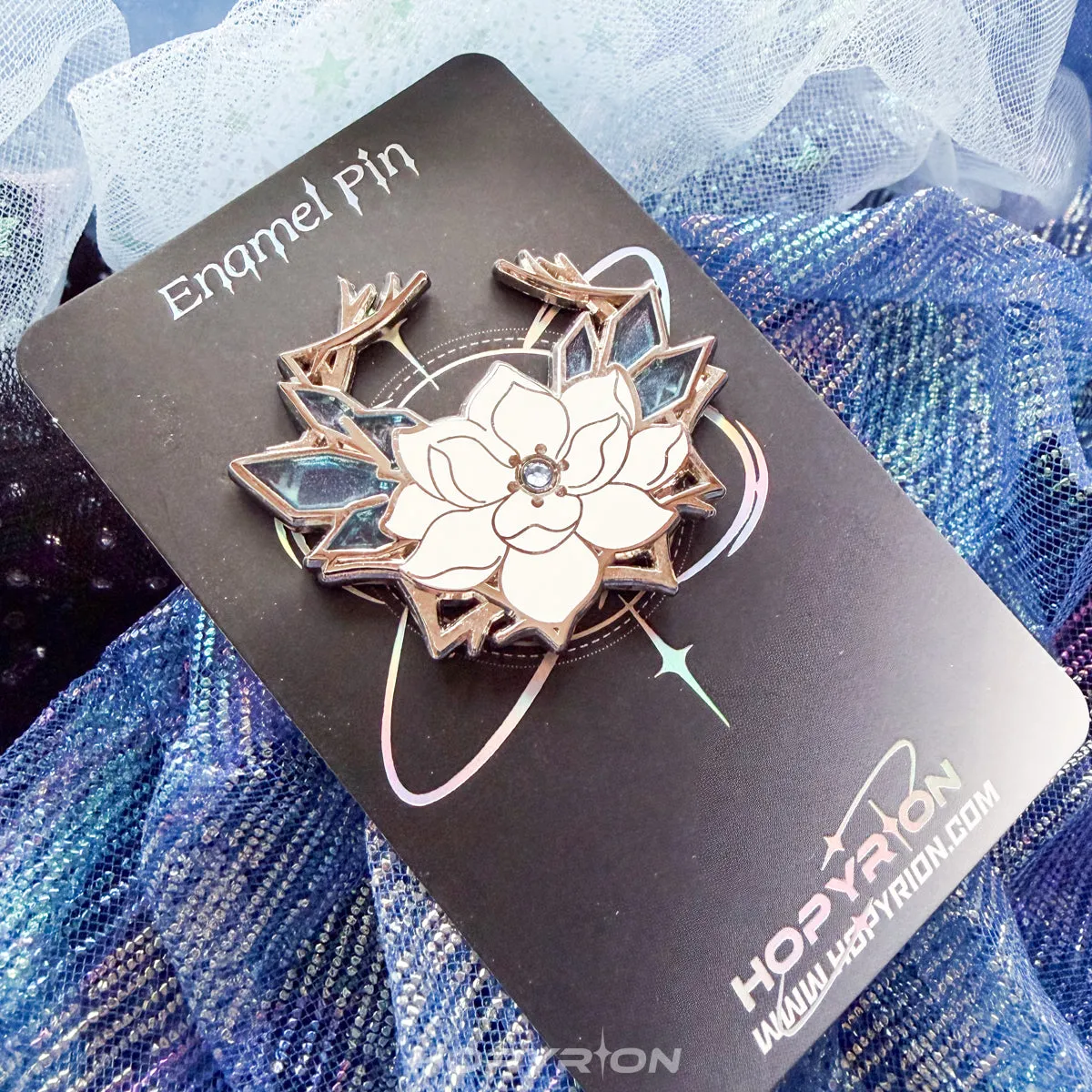 Hopyrion Frozen Jasmine emaljepin 3 cm nikkel