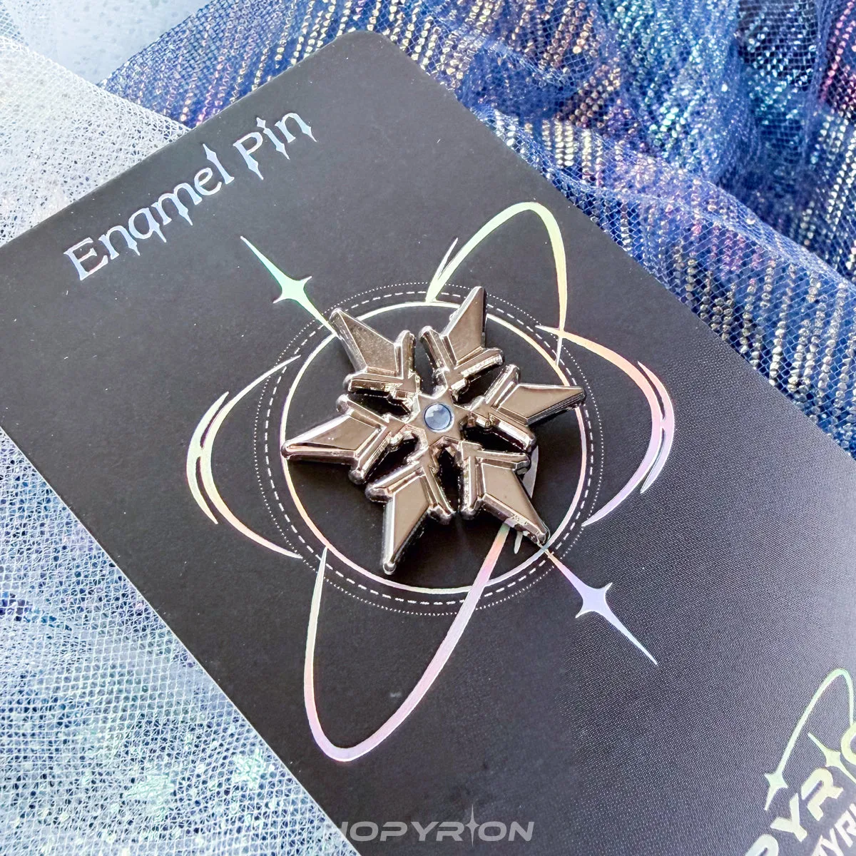 Hopyrion Crystalice pin emalje 2 cm