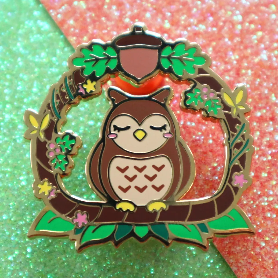 Appleminte Woodland Owl pin guld emalje 1,75"