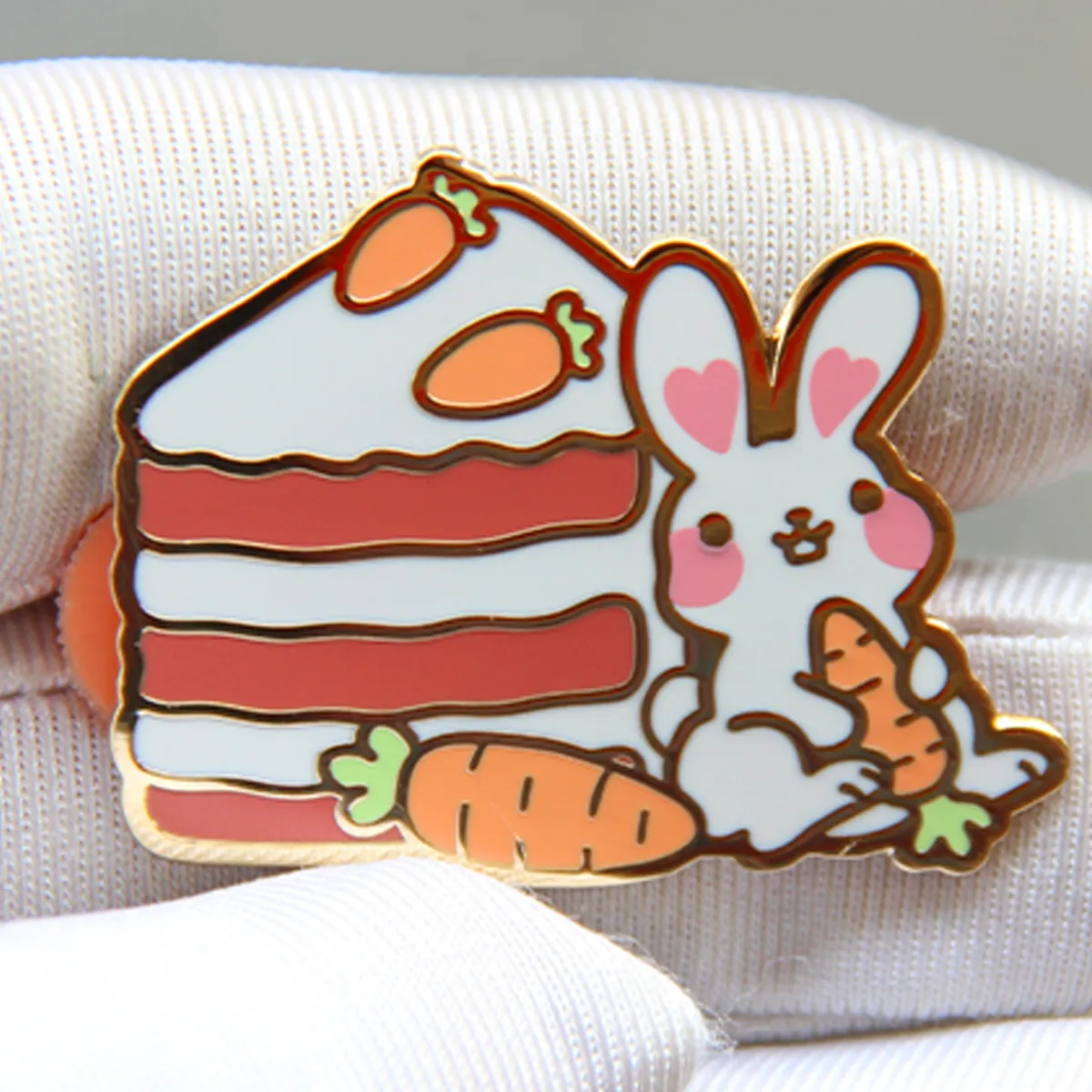 Appleminte Hoppy Carrot Cake pin hård emalje guld