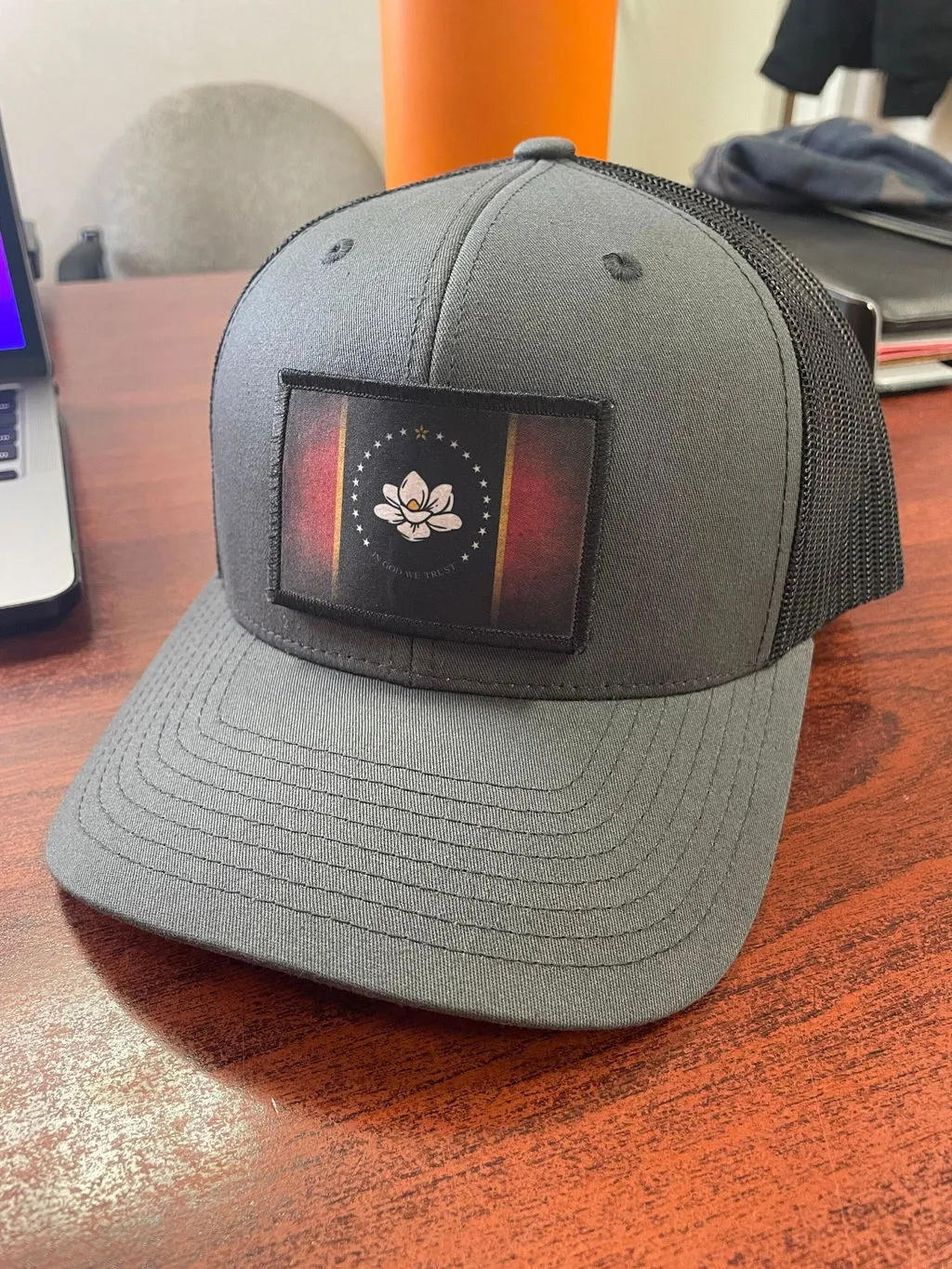 Pull Patch Trucker Curved Bill Snapback kasket heather sort mesh
