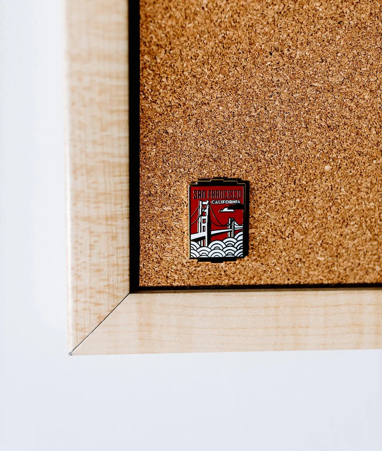 Vagabond Heart San Francisco pin hard emalje
