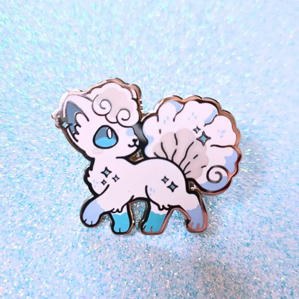 Appleminte Alolan Vulpix emaljepin 38 mm sølv