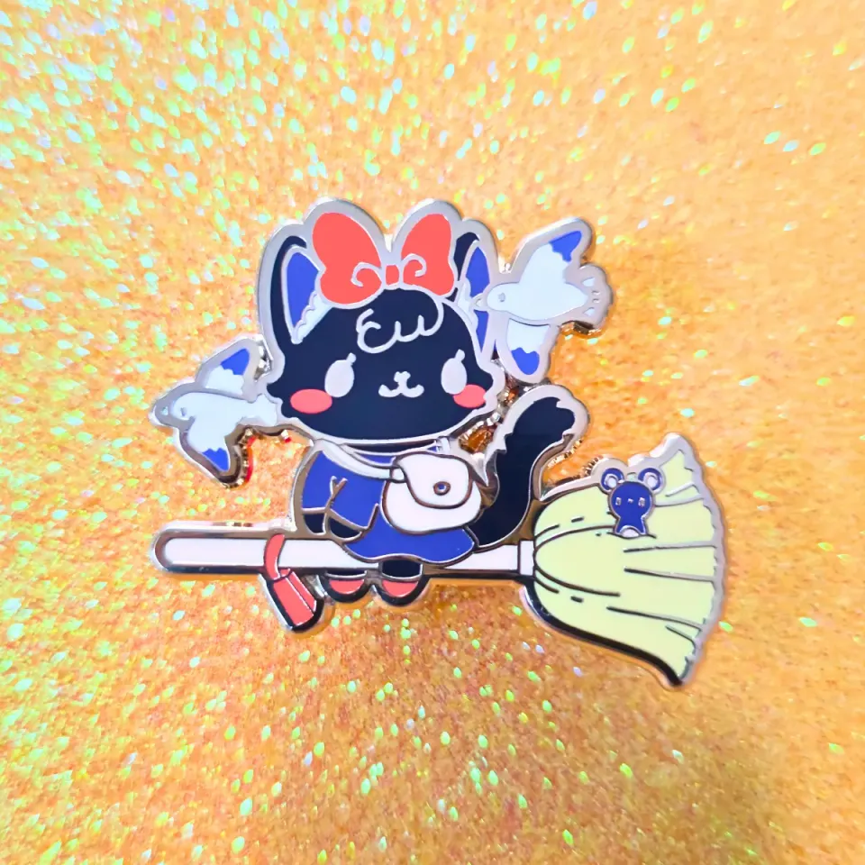 Appleminte Kiki Cat pin emaljepin guld 38 mm