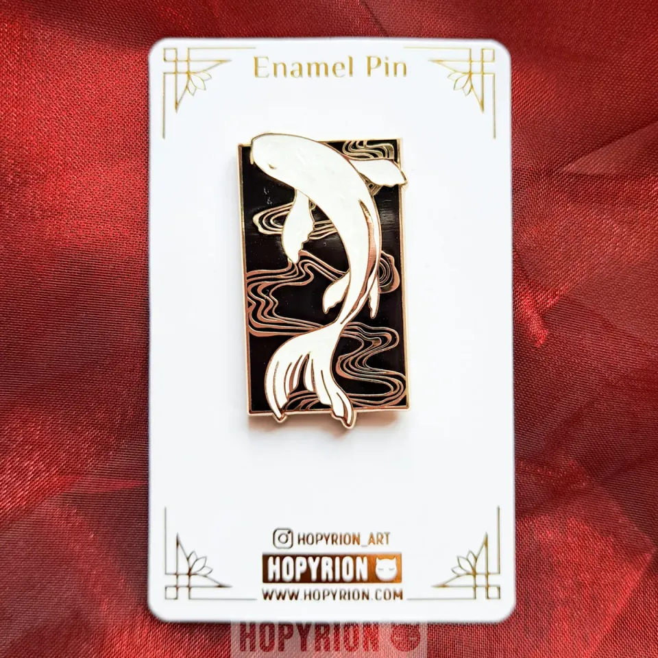 Hopyrion Koi Flow emaljepin guld 4 cm