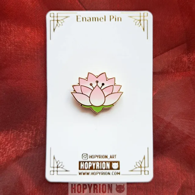 Hopyrion Ren Lotus emaljepin 2 cm guld