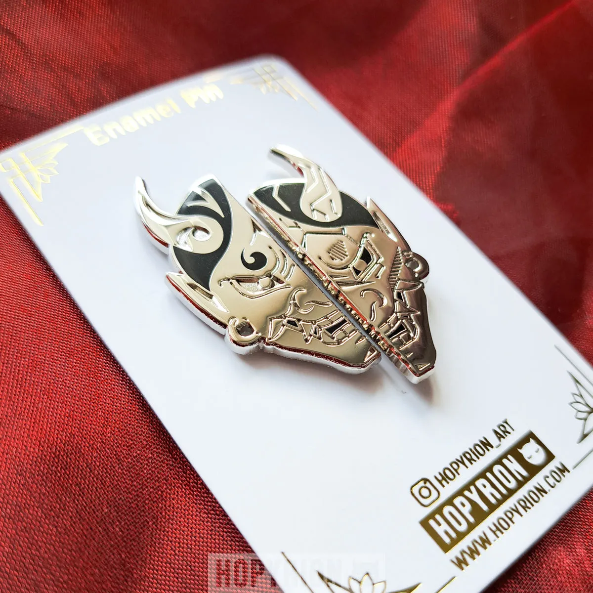 Hopyrion Cyber Hannya emaljepin guld 5 cm