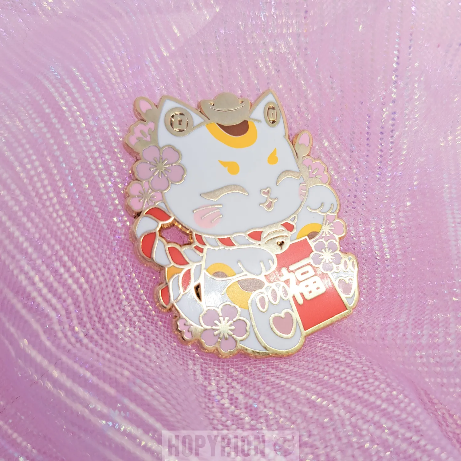 Hopyrion Lucky Cat emaljepin 4 cm guld