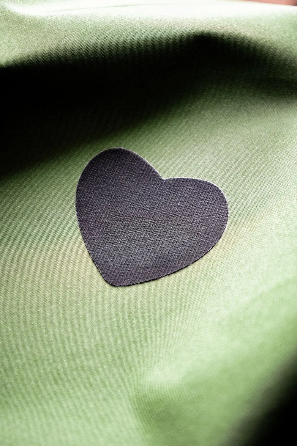 FabPatch EXTREME Black Hearts tekstillapper 2 stk slidstærke