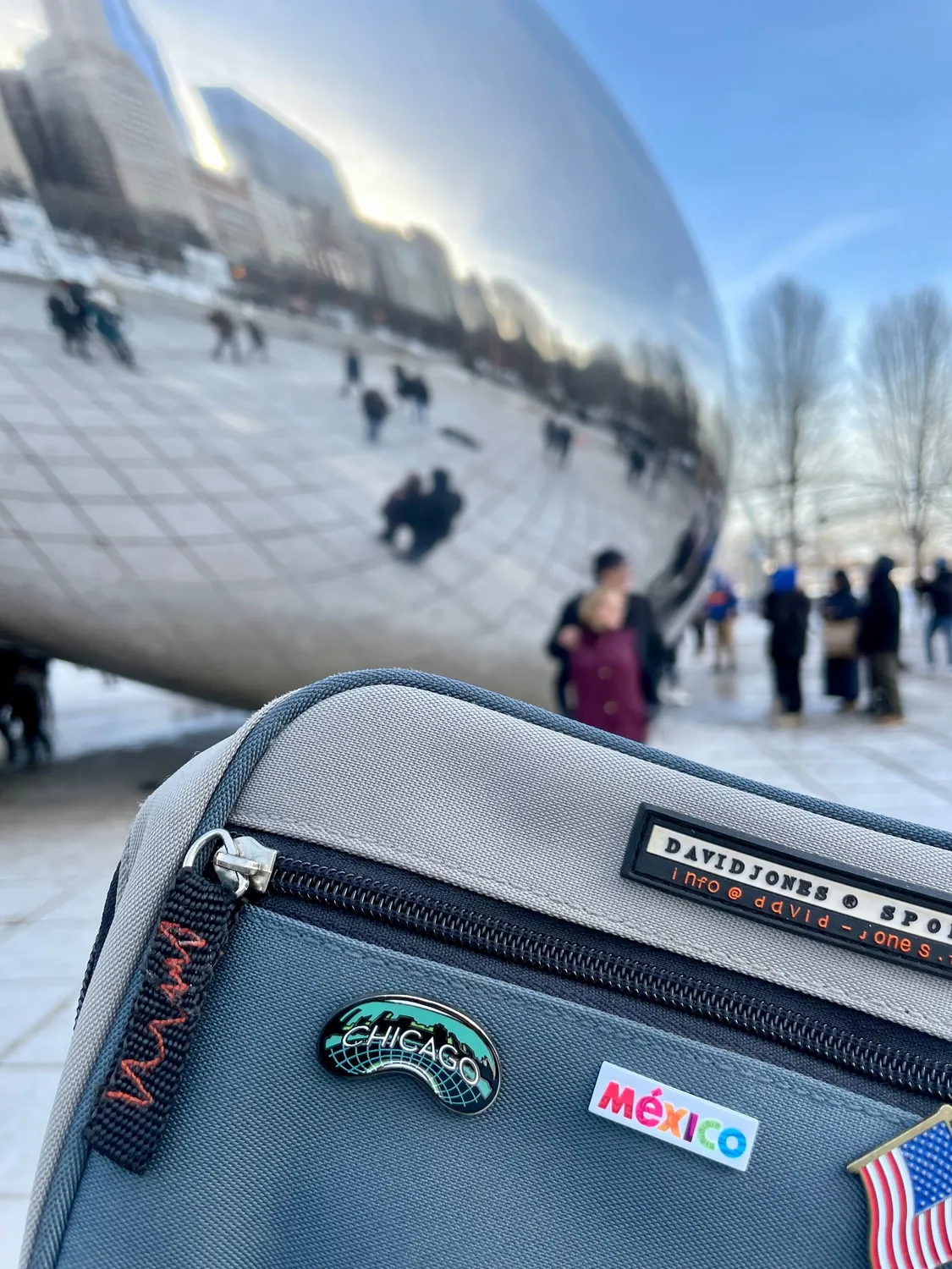 Vagabond Heart Chicago emaljepin Bean 1,7x3,2 cm