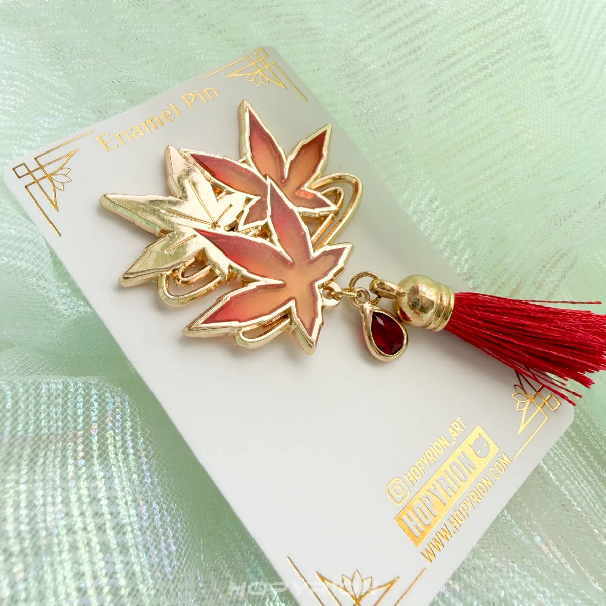 Hopyrion Momiji Breeze emaljepin 5 cm guld